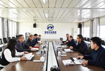 農(nóng)高區(qū)黨工委委員、管委會(huì)副主任曹永湖到俊源石油走訪(fǎng)