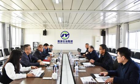 農(nóng)高區(qū)黨工委委員、管委會副主任曹永湖到俊源石油走訪